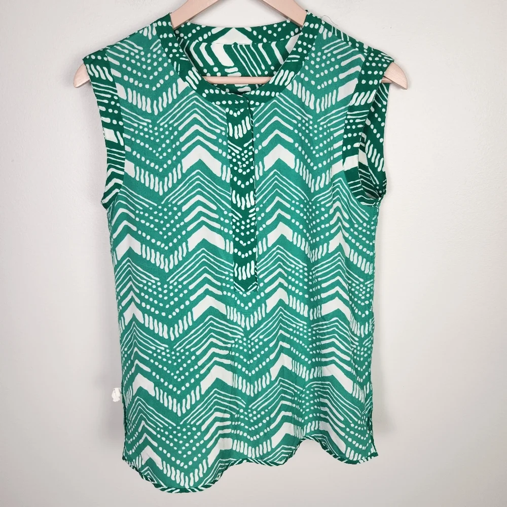 EUC J. Crew Green and White Print Sleeveless Blouse Top Size 4‎ #616
